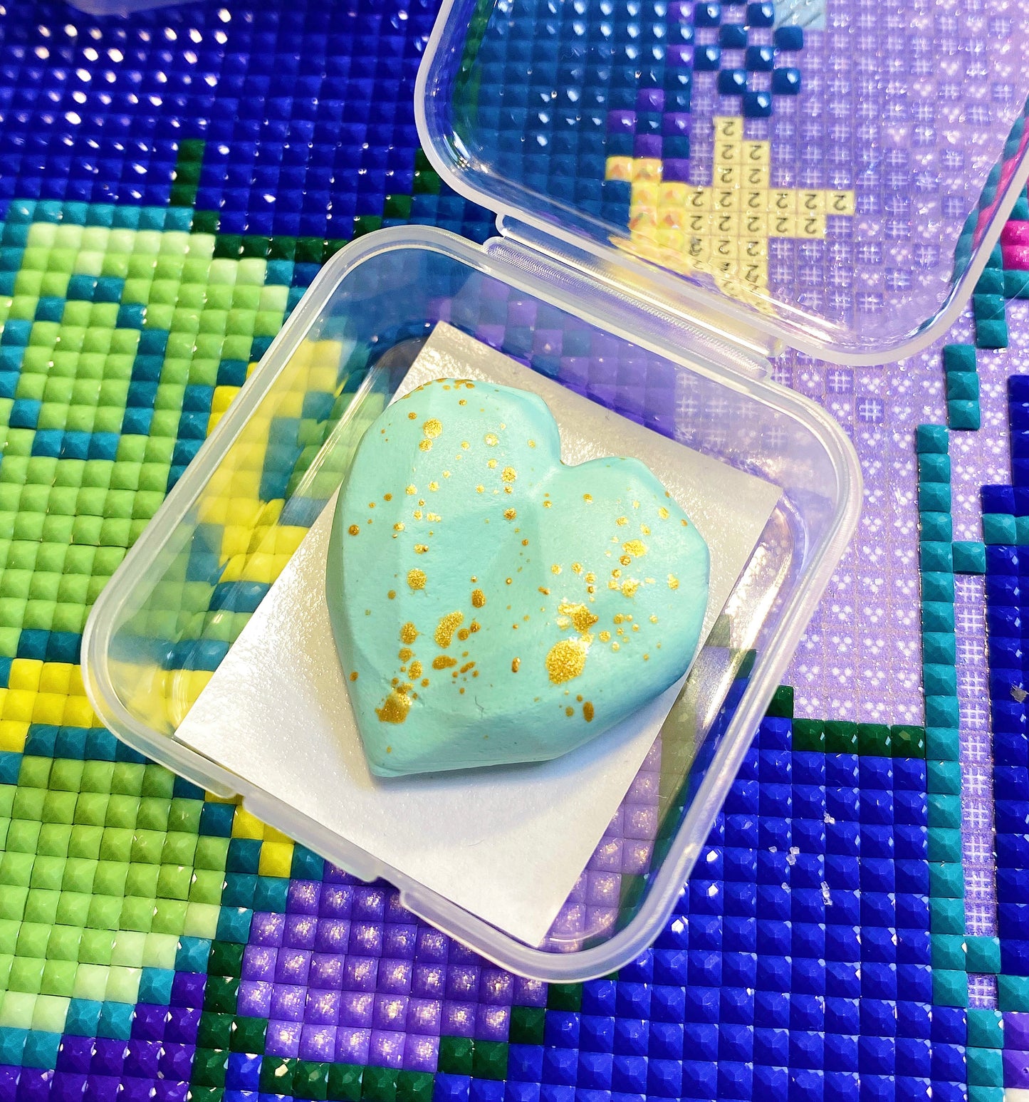 Chocolate Heart. Green. Wt. 8-9g. Scent: Peach