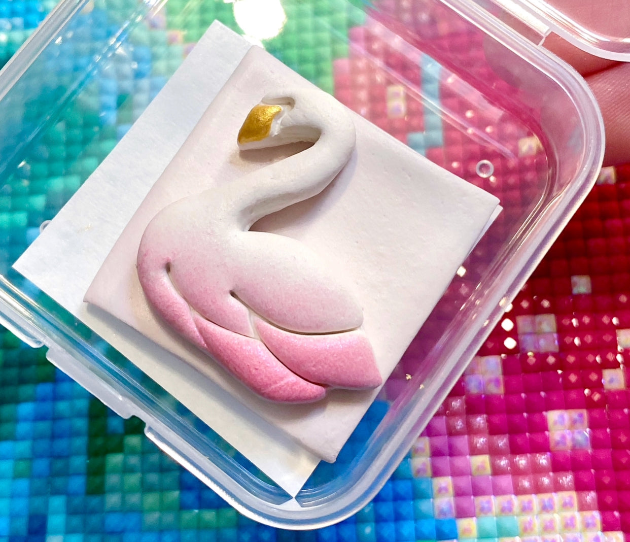 Swan Cookie. Pink. Wt. 9-10g. Scent: Kiwi