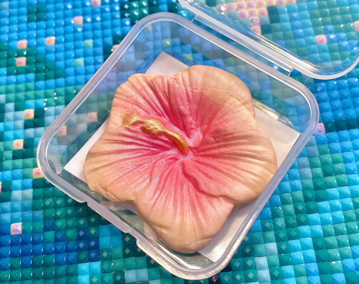 Hibiscus Flower. Orange/Pink. Wt. 10-11g. Scent: Japanese Magnolia