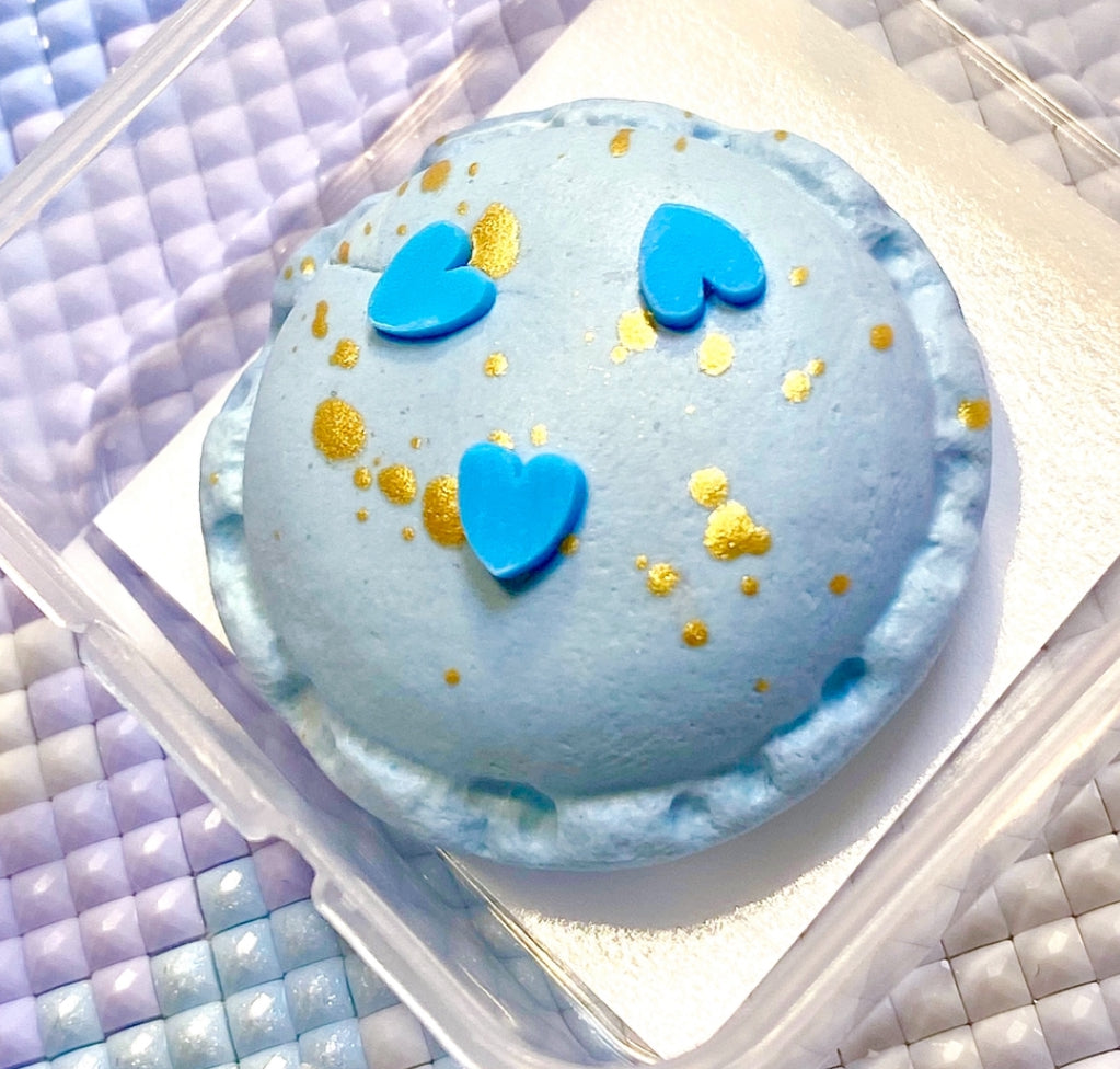Heart Sprinkles Macaron. Blue. Scent: Blueberry.