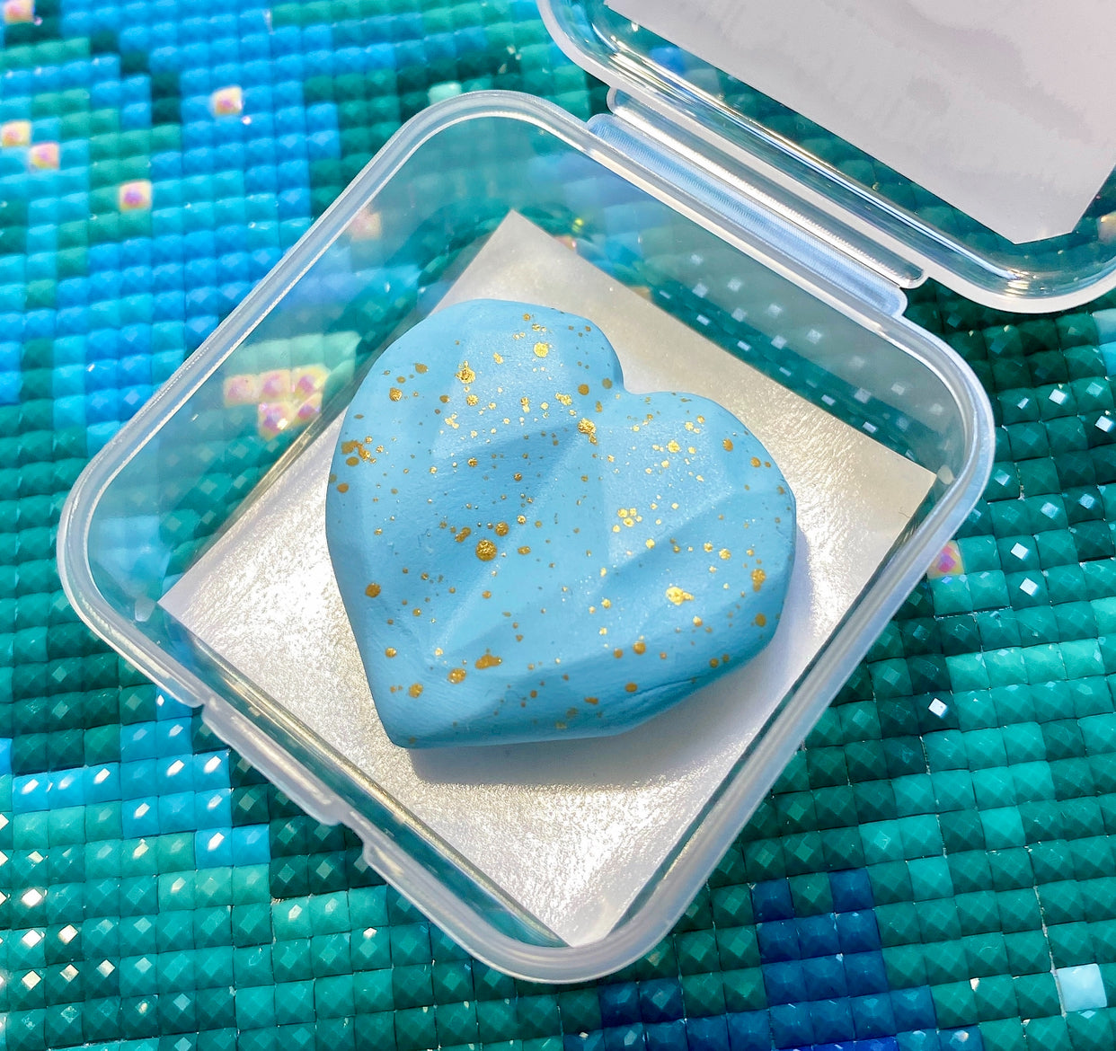 Chocolate Heart. Wt. 8-9g. Scent: Mint