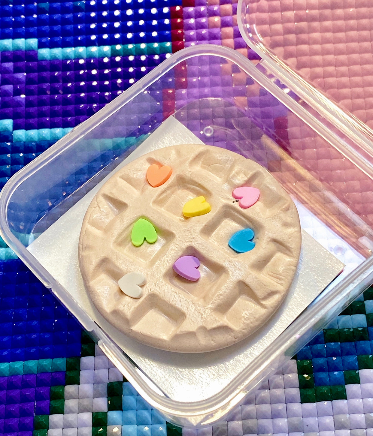 Sprinkles Waffle. Beige. Wt. 10-11g. Scent: Caramel Pudding