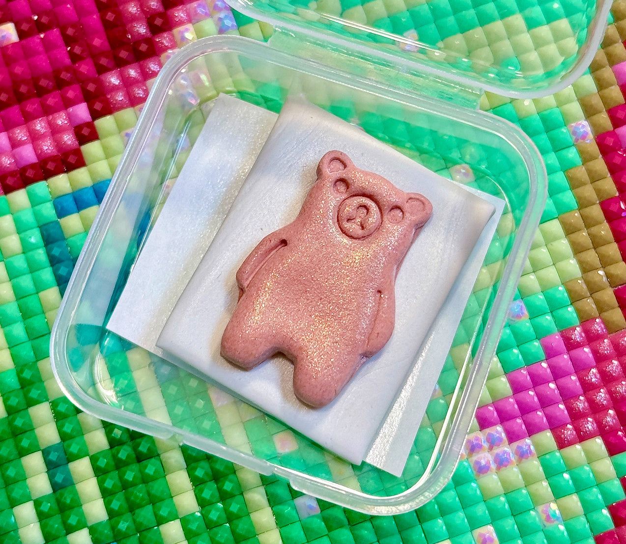 Regular teddy. Wt. 9-10g. Scent: Fresh Apple