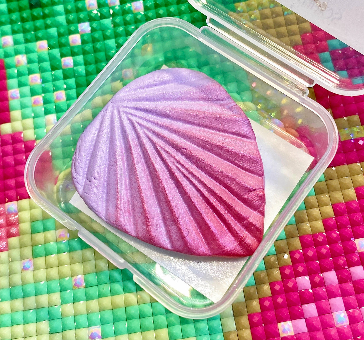 Leaf. Purple/Pink. Wt. 12g. Scent: Palma rosa