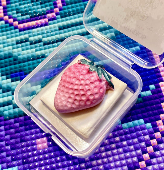 Strawberry. Wt. 10-11g. Scent: Strawberry