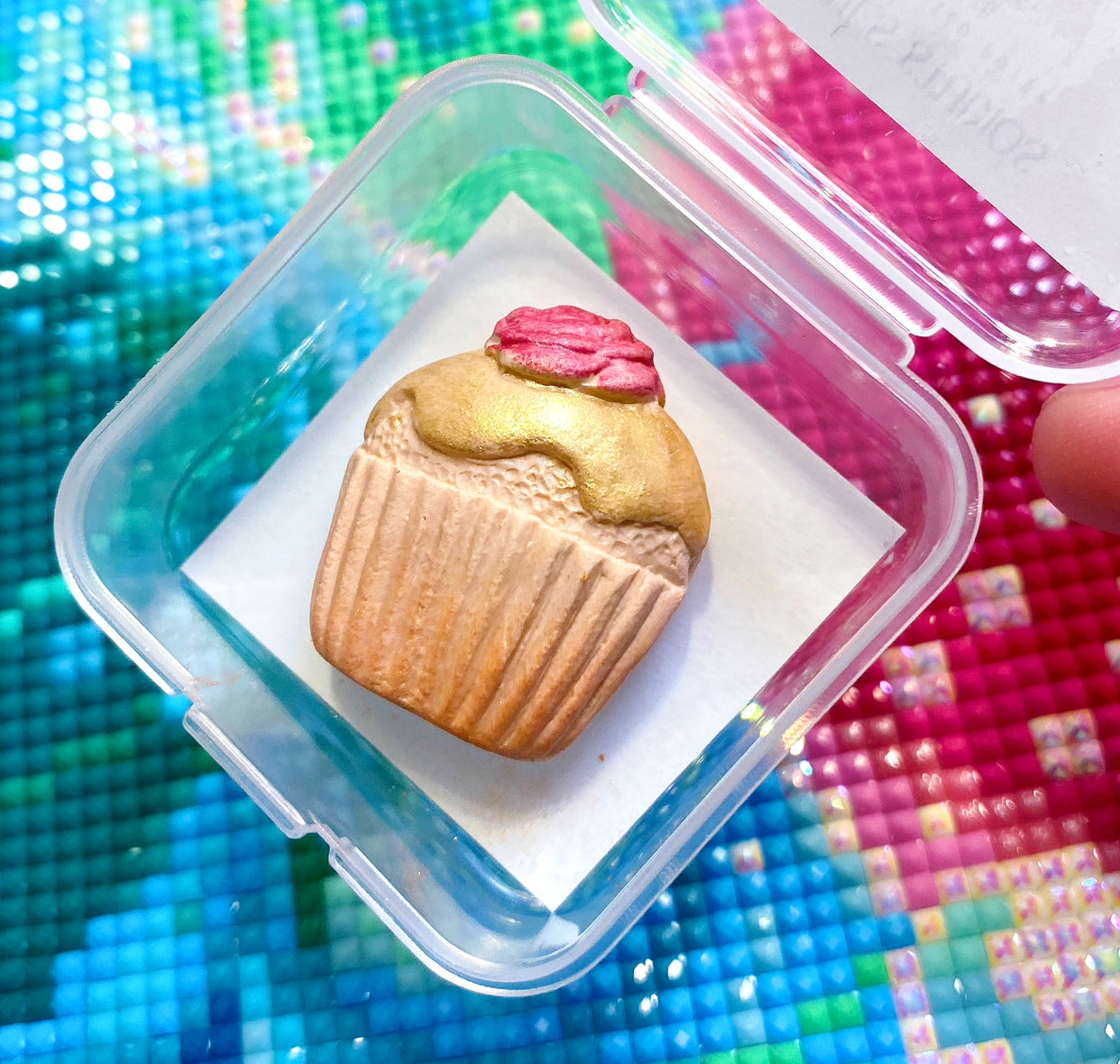 Springtime Cupcake. Wt. 8-9g. Scent: Pineapple