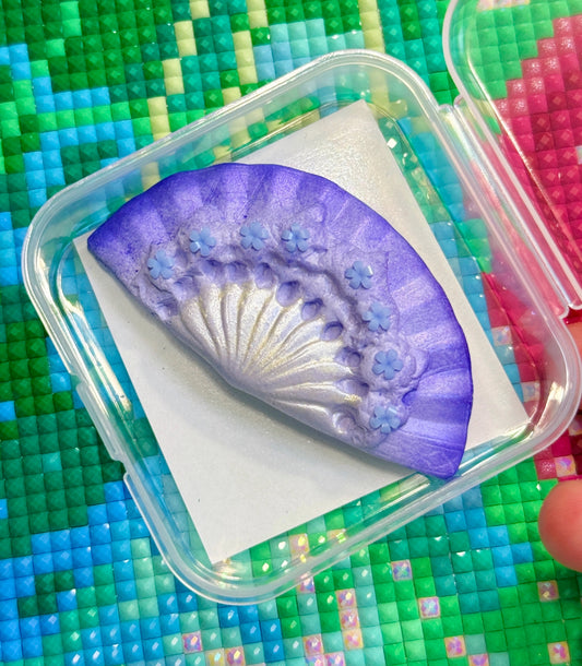 Oriental Fan. Purple. Wt. 9-10g. Scent: Parma Violet