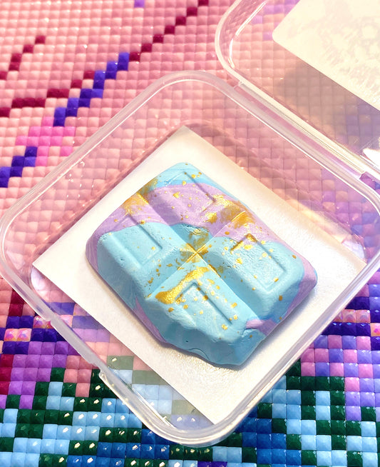 Chocolate Bar. Blue/Purple. Wt. 10-11g. Scent: Peach