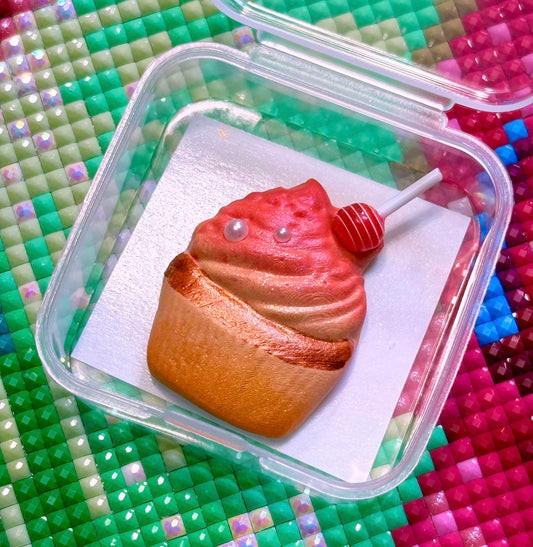 Lolly Cupcake | Wt. 7-8g | Scent: Red Gummy Bear