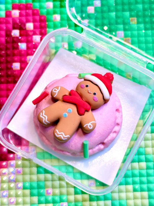 Gingerbread Macaron | Limited Edition | Scent: Gingerbread | Wt. 9-10g