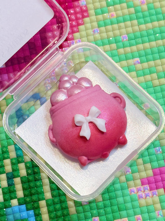 Witch’s Cauldron | Pink | Wt. 10g | Scent: Sweet Tooth