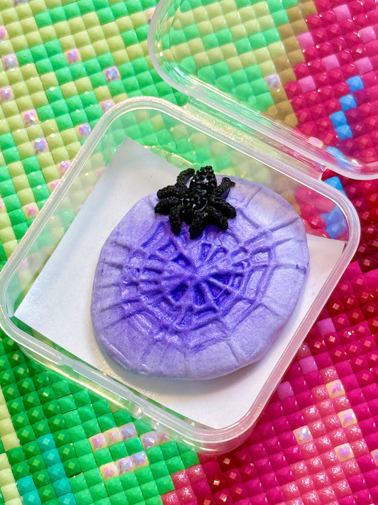 Spider web. Wt. 8-9g. Scent: Grapes