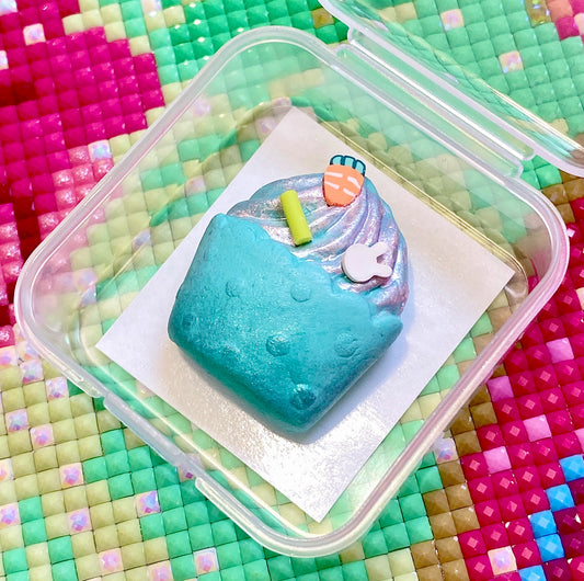 Springtime Cupcake. Wt. 8g. Scent: Kiwifruit