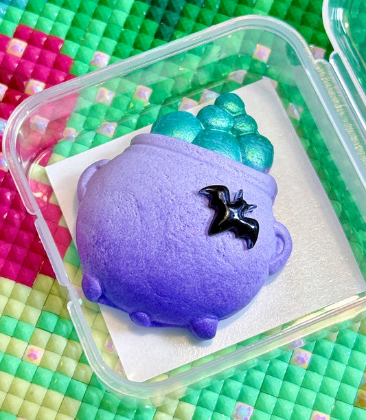 DRILLS&CHILLS EVENT PUTTY | Witch’s Cauldron | Purple | Wt. 10g. | Scent: Bubble Bath
