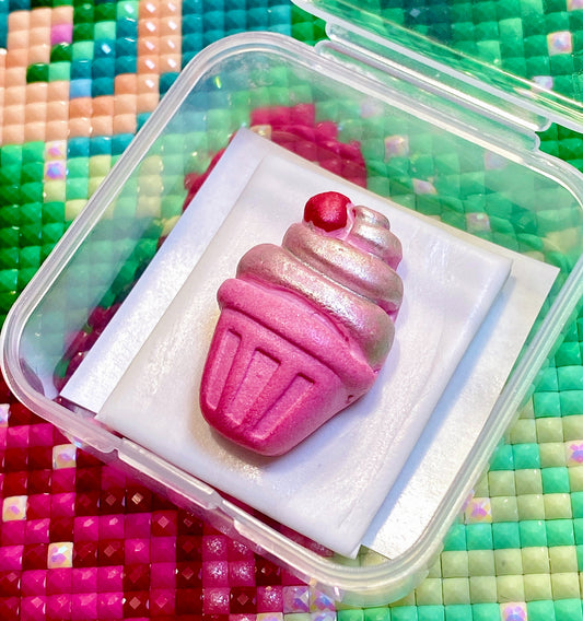 Pink Sundae. Wt 9-10g. Scent: Strawberry Cherries.