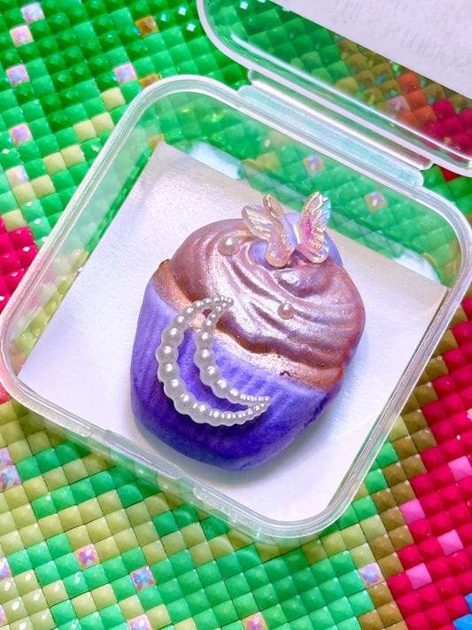 Butterfly cupcake | Wt. 9g | Scent: Sour Grape Candy