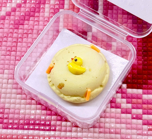 Duck macaron | Wt. 9-10g | Scent: Peach