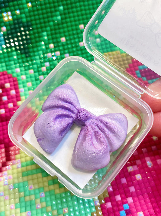 So Demure Ribbon. Purple. Wt. 7-8g. Scent: Kiwifruit