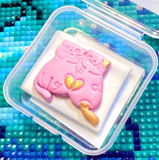 Cat Lovers. Pink. Wt. 9-10g. Scent: Cherry.
