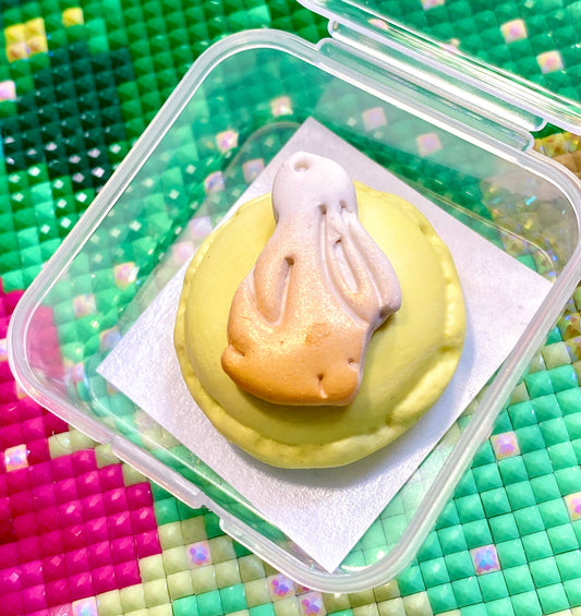 Bunny macaron | Wt. 9-10g | Scent: Lemongrass