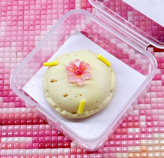 Magnolia Macaron | Wt. 9-10g | Scent: Japanese Magnolia