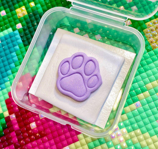 Paw Cookie. Purple. Wt. 9-10g. Scent: Kiwi