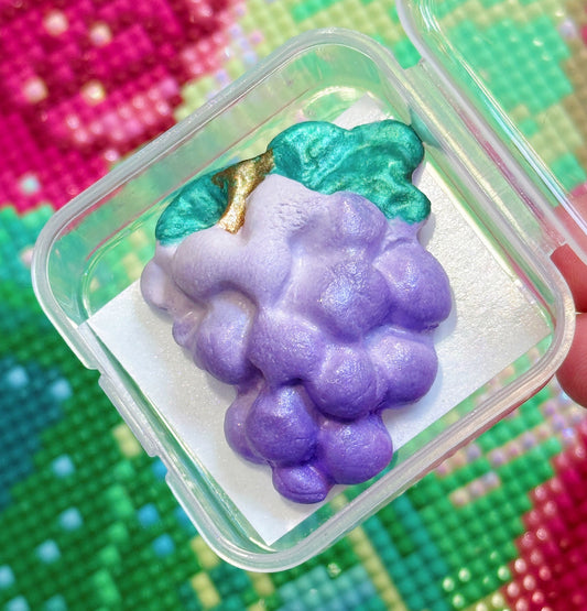 Grapes. Wt. 12g. Scent: Grapes